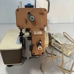 通電OK◆ブラザー brother◆homelock TE4-B504 ロックミシン 本体 フットペダル付 ハンドクラフト 手工芸 裁縫