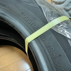 新品スタッドレスタイヤ4本セット　205/60/R16