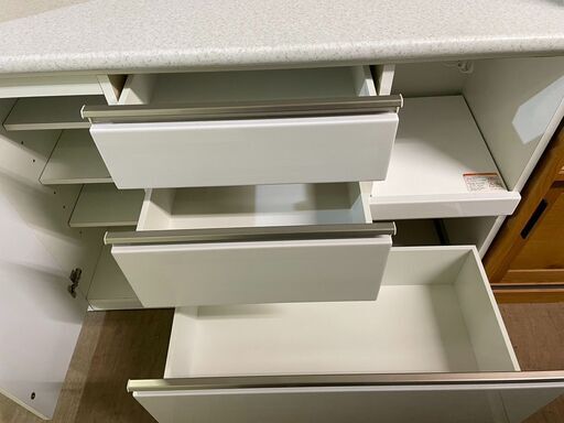 商談中 ニトリ アルミナ２ １００ＫＢ ２枚スライド扉キッチンボード 白 【愛品倶楽部柏店】 - 食器棚、キッチン収納
