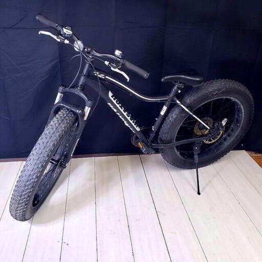 【コレ見て！バイク】 目立つ！ カッコイイ！ FAT BIKE 4.9 ファットバイク  AS-2649 26インチ シマノ7段ギア HLCORP.COM マットブラック