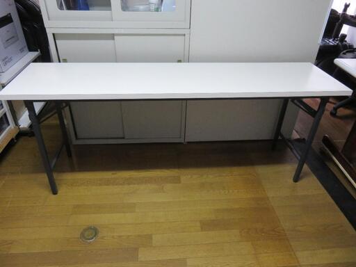 折りたたみテーブル棚なし(白)１台 ＋折りたたみイス(黒) ２台セット