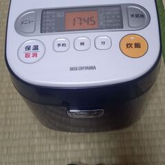 アイリスオーヤマ　5.5合炊き　炊飯器2017年製