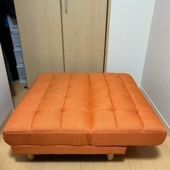 再投稿！オレンジのソファー