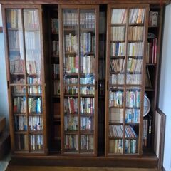 スライド本棚　ガラス扉　高級家具　書架　ブックシェルフ　ショーケース　展示棚　