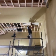 店舗天井、壁ボード貼りの手元作業❗️