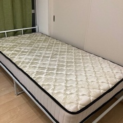 【一人暮らし用のベッドに　値下げしました】ニトリ　シングルベッド...