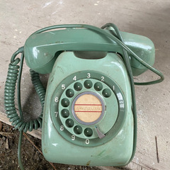 珍しい色のダイヤル電話機
