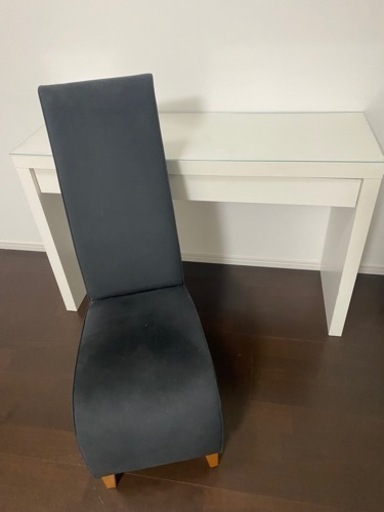 黒いイス