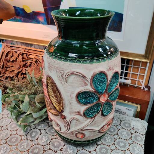 【愛品倶楽部柏店】BAY KERAMIK レリーフ花柄花瓶
