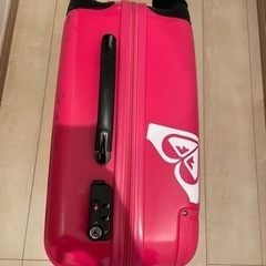 鍵付きスーツケースとスーツケース用バッグ