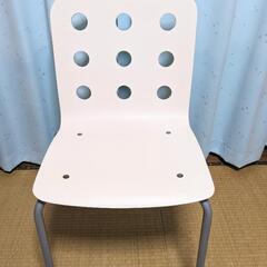 ジュールの白い椅子