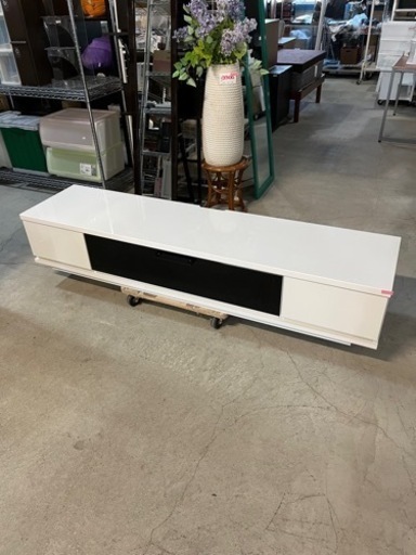 ☆大型テレビも大丈夫!!☆ 人気の白系家具!! テレビ台 ローボード