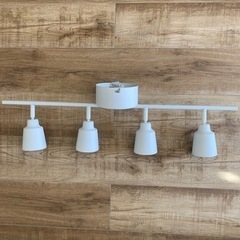 IKEAのシーリングライト「電球付き）