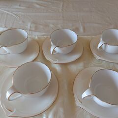 Five sets of cups and saucers / ...