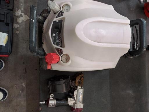 HITACHI PAH4220V コンプレッサー　カネマツ　釘打機