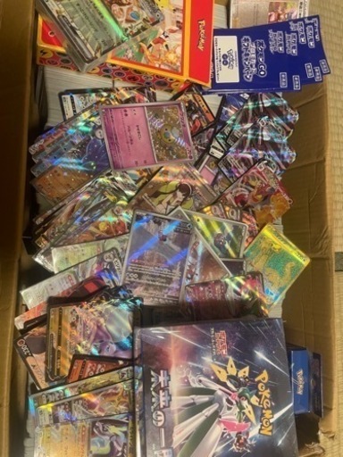 ポケモンカード引退品。10kg位はあります。