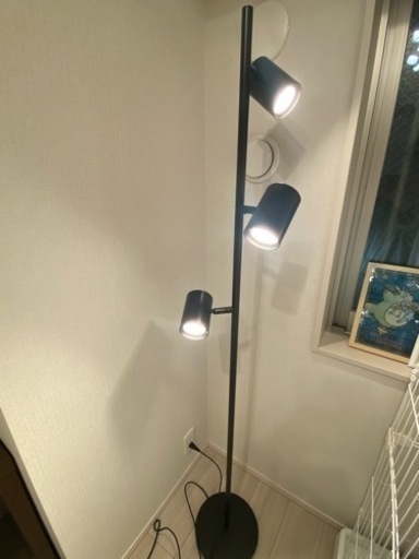IKEA ニーモーネフロアランプ 3スポット 新品】IKEA NYMÅNE ニーモーネ
