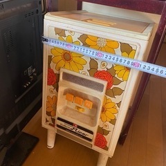 昭和レトロポップ　米びつ　花柄　ホワイト　イエロー