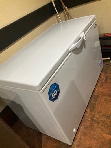お値段交渉承ります。業務用冷凍庫、マイナス６０℃、３００L、使用５日