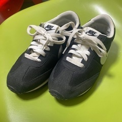 NIKE スニーカー　23.5 美品