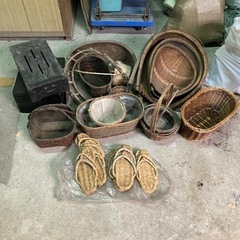 古いアンティークな籠やザル　木箱　草鞋　さしあげます