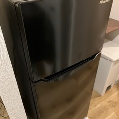 冷蔵庫2021年製ハイセンス120Ｌ、クールな黒