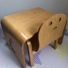 赤ちゃん　テーブルと椅子
