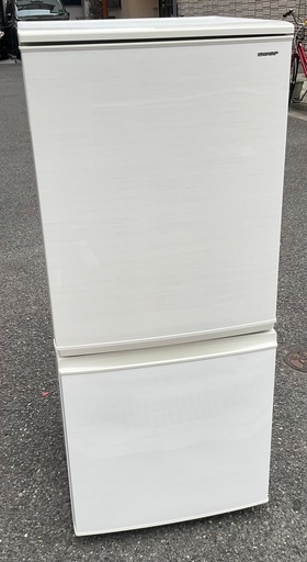 【RKGRE-279】特価！シャープ/137L 2ドア冷凍冷蔵庫/SJ-D14D-W/中古品/2018年製/当社より近隣無料配達！