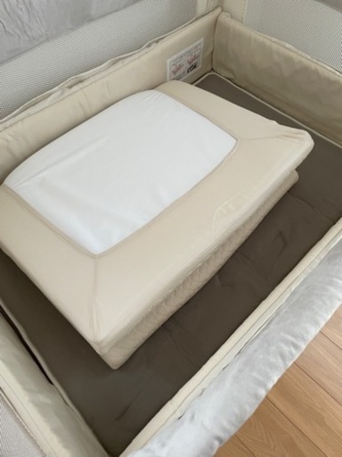 アップリカ ココネルエアー プラス AB ベビーベッド ホワイトベージュ