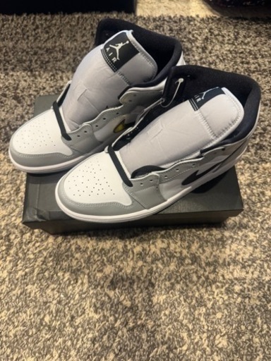 新品未使用 NIKE ナイキ エアジョーダン1 ミッド ライトスモークグレー