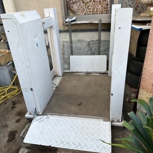 【引取中止】介護用具　車椅子升降用リフト