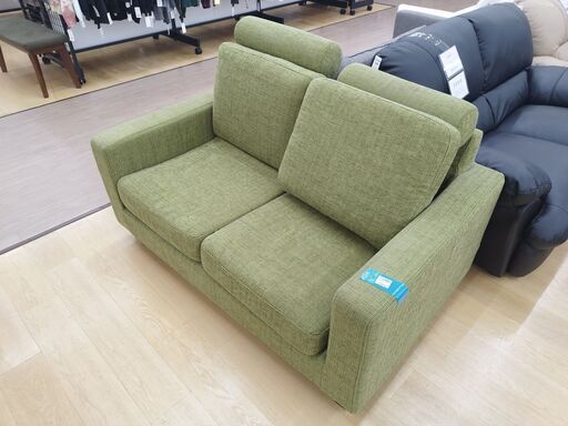 【トレファク イオンモール常滑店】ヘッドレスト付き2人掛けソファーです。