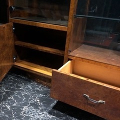 Y131 ガラス扉付き飾り棚　ライトアップ可能