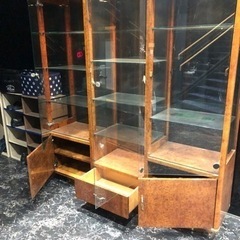 Y131 ガラス扉付き飾り棚　ライトアップ可能