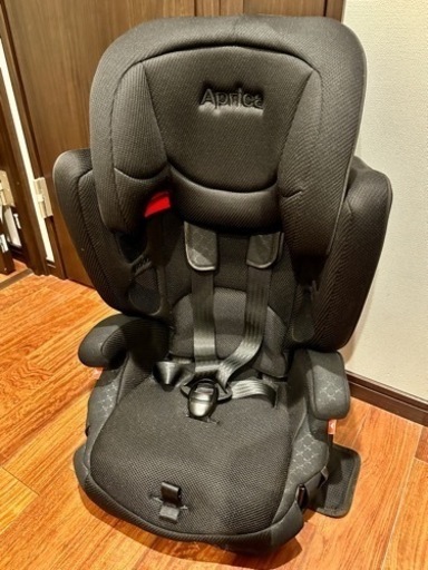 【美品】Aprica(アップリカ)エアグルーヴ プラス ストリングブラックBK 軽量チャイルド\u0026ジュニアシート 1歳頃からのロングユース仕様 (両サイドドリンクホルダー\u0026ランバーサポート搭載)