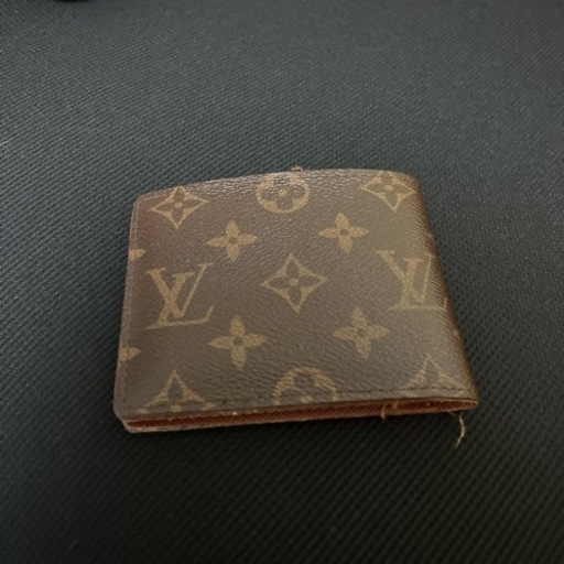 今日限定値下げ！VUITTON 二つ折り財布
