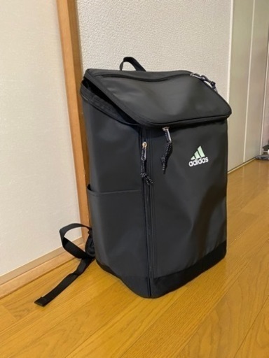 adidas スクエアリュック　30L