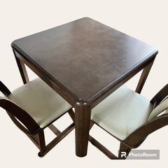テーブル　椅子2脚　こたつ布団つき