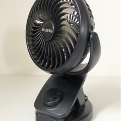 【中古品】DAZERS 卓上扇風機 USB電源 クリップ式 ブラ...