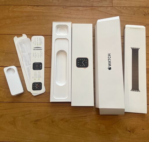 Apple Watch SE ( GPSモデル) - 40mm ゴールドアルミニウムと