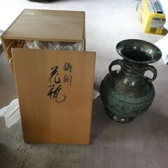 鋳銅　花瓶