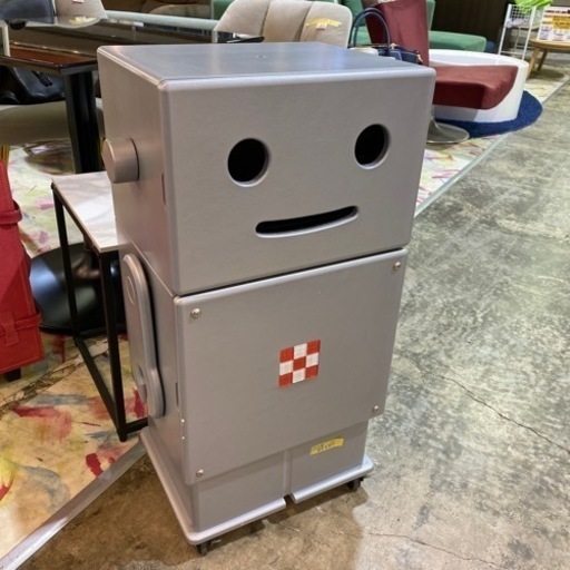 《新入荷》ロビットチェスト　棚
