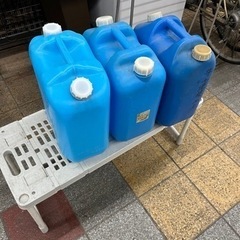 【ネット決済】灯油　缶　３つ