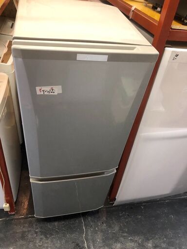 ☆中古￥7,800！MITSUBISHI　146㍑2ドア冷蔵庫　家電　2017年製　MR-P15A-S型　幅48㎝ｘ奥行き60㎝ｘ高さ122㎝　【BB016】