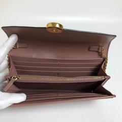【美品】フェンディ チェーンウォレット  長財布  スタッズ ROSE 美品】フェンディ チェーンウォレット 長財布 スタッズ ROSE