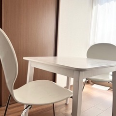 白いテーブルと椅子セット 配送可能
