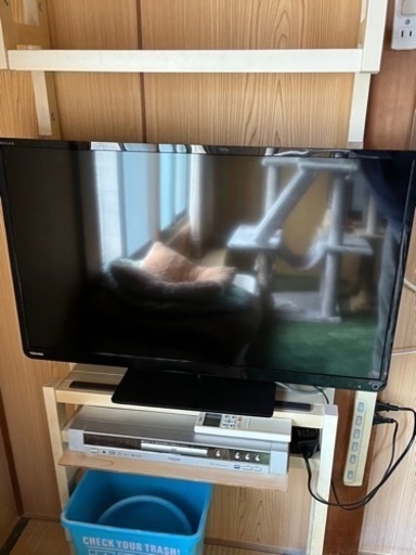 TOSHIBA レグザの32型テレビ売ります。