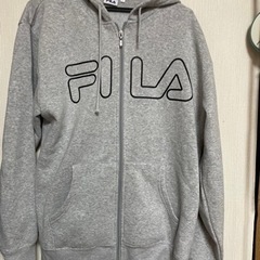 お話し中 FILAのパーカー