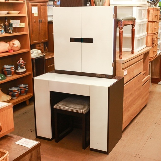 【売約済み】 IDC大塚家具 IDC OTSUKA カルラ　モダン　収納　インテリア　高級　ドレッサー　三面鏡　ミラー　化粧台　リビング収納　サイドボード　リビングボード　テレビ台　検　モデルルーム　展示品　ドラマ 木曜劇場「昼顔 ～平日午後3時の恋人たち～」　上戸彩 運搬無料エリア有 / 大田区 リサイクルショップ Lumberroom - ランバールーム - 池上店 / 池上駅 大森駅 蒲田駅 最寄り