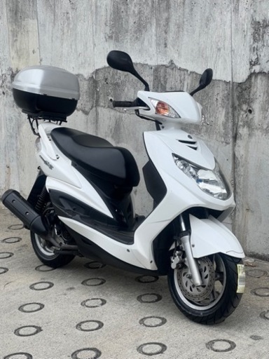 大人気セール‼️125ccピンクナンバー安心のフロントタイヤ新品✨️バッテリー充電済み嬉しいオイル交換済み♻️リアボックス付きで積載力良しSE44J シグナスX 二型✴